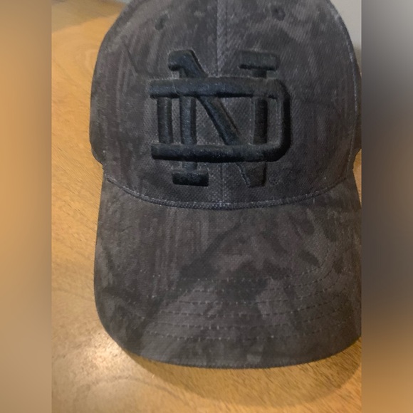 Notre Dame Hat, Top of the World, Memory Fit Black Camo Hat, One Size - Picture 1 of 14